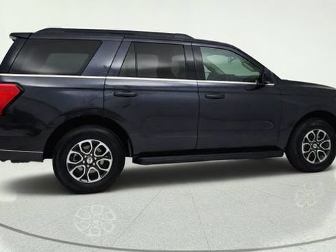 Used 2024 Ford Expedition XLT RWD image 4