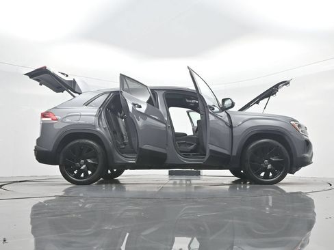 Used 2024 Volkswagen Atlas Cross Sport SE w/ Panoramic Sunroof Package AWD/4WD image 52