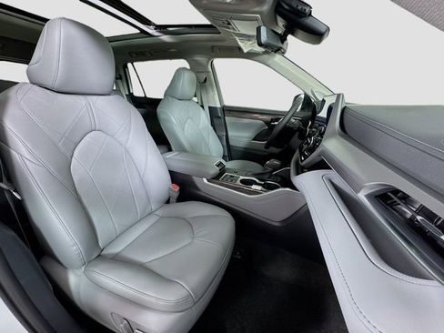 New 2026 Toyota Highlander Platinum image 30