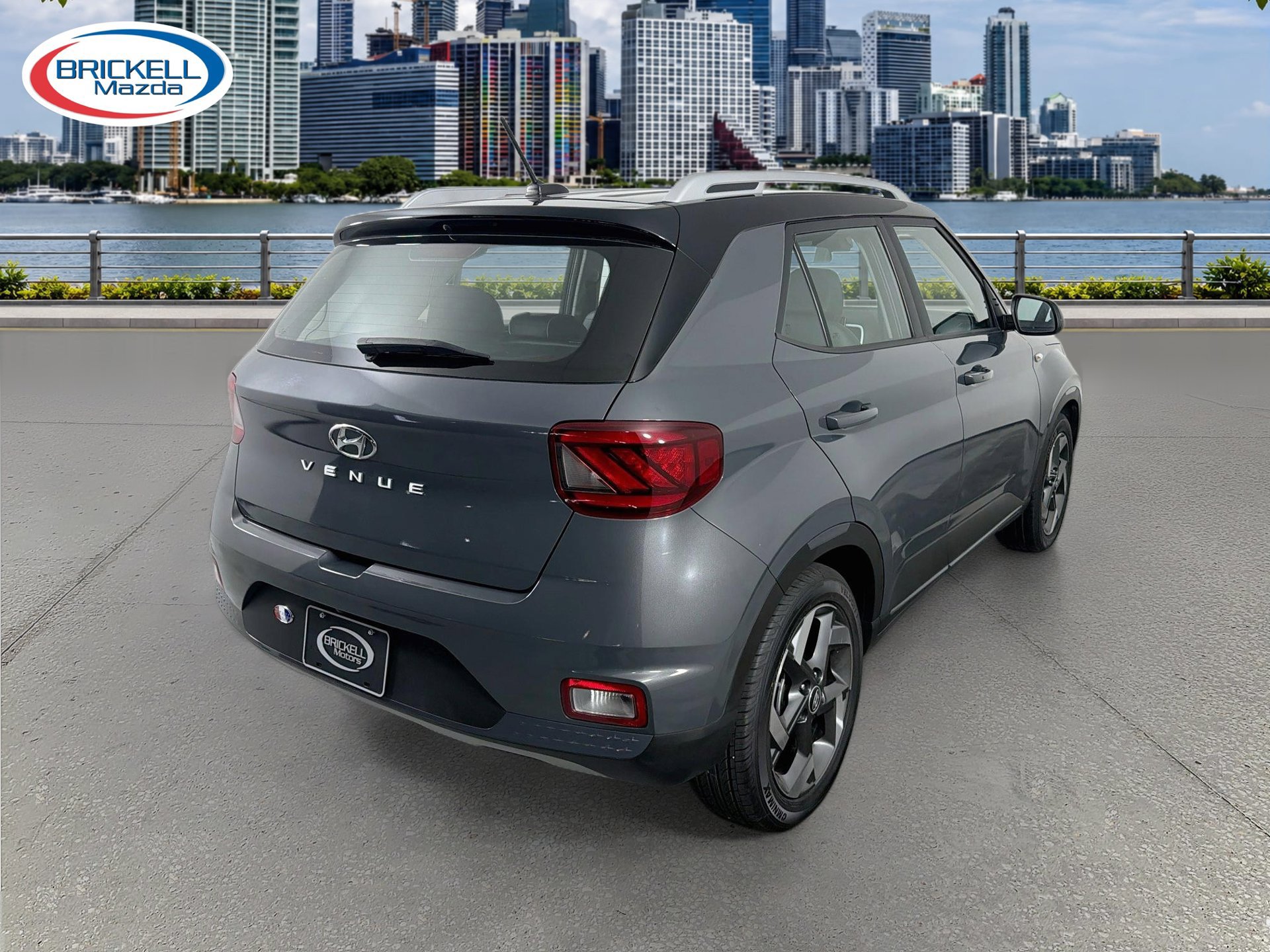 Used 2024 Hyundai Venue Limited FWD image 2
