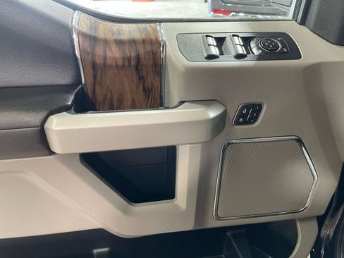 Used 2018 Ford F150 Lariat w/ Equipment Group 502A Luxury AWD/4WD image 13