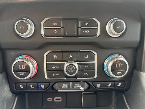 Used 2024 GMC Yukon XL AT4 w/ AT4 Premium Plus Package AWD/4WD image 15