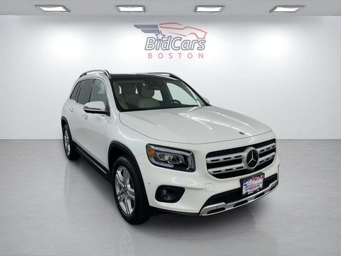 Used 2022 Mercedes-Benz GLB 250 4MATIC image 3