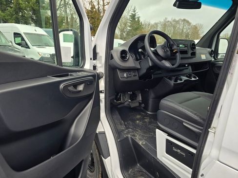 New 2025 Mercedes-Benz Sprinter 2500 image 18