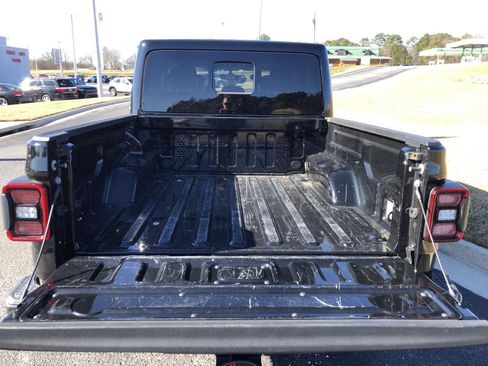 Certified 2022 Jeep Gladiator Overland w/ Popular Equipment Package image 5