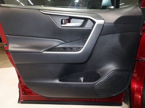 Used 2025 Toyota RAV4 XLE image 21