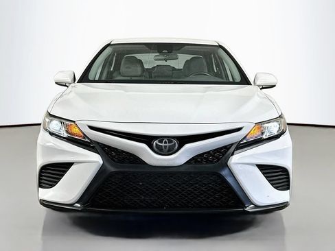 Used 2019 Toyota Camry SE FWD image 2