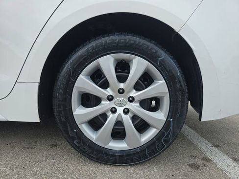 Used 2022 Toyota Corolla LE image 32