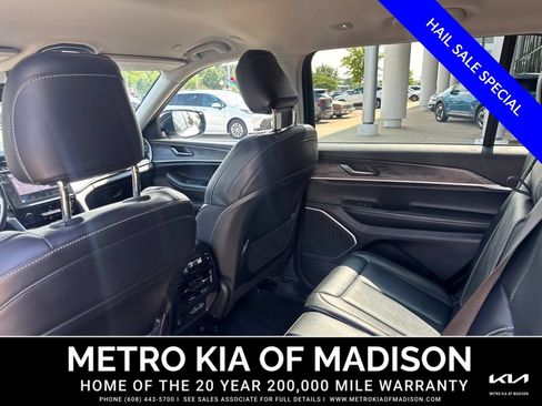 Used 2022 Jeep Grand Cherokee L Limited w/ Black Appearance Package AWD/4WD image 33