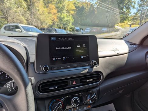 Used 2023 Hyundai Kona SE image 10