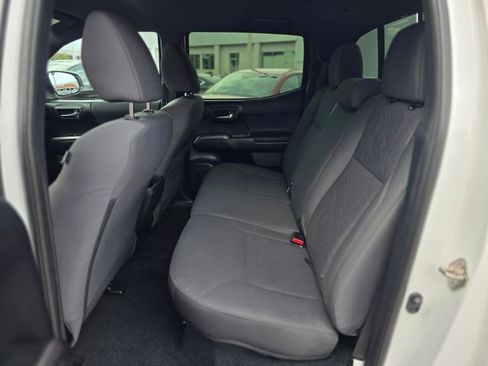 Used 2019 Toyota Tacoma TRD Sport image 18