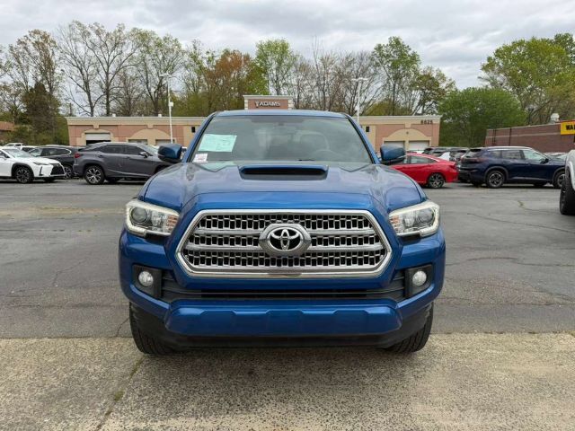 Used 2016 Toyota Tacoma TRD Sport w/ Towing Package RWD image 2