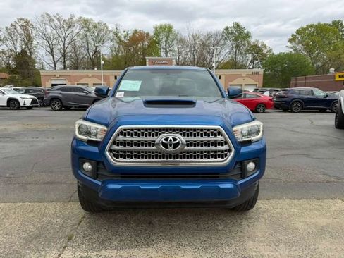 Used 2016 Toyota Tacoma TRD Sport w/ Towing Package image 2