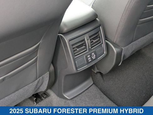 Used 2025 Subaru Forester Premium AWD/4WD image 31