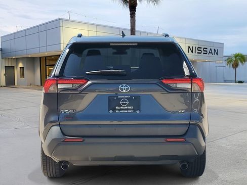 Used 2019 Toyota RAV4 LE FWD image 5