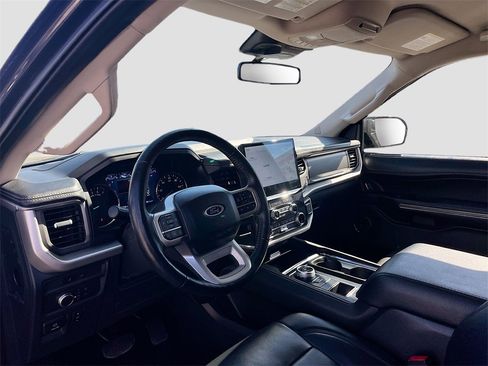 Used 2022 Ford Expedition Max XLT image 9