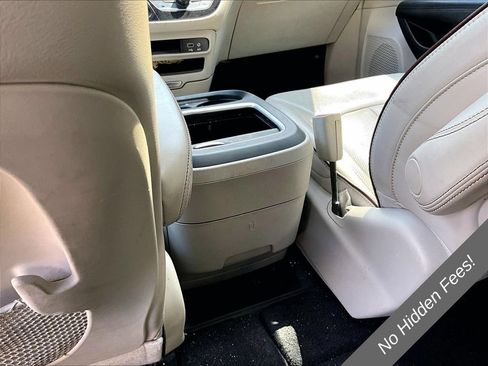 Used 2019 Chrysler Pacifica Limited FWD image 31