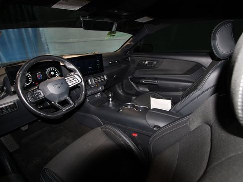 Used 2024 Ford Mustang GT RWD image 2