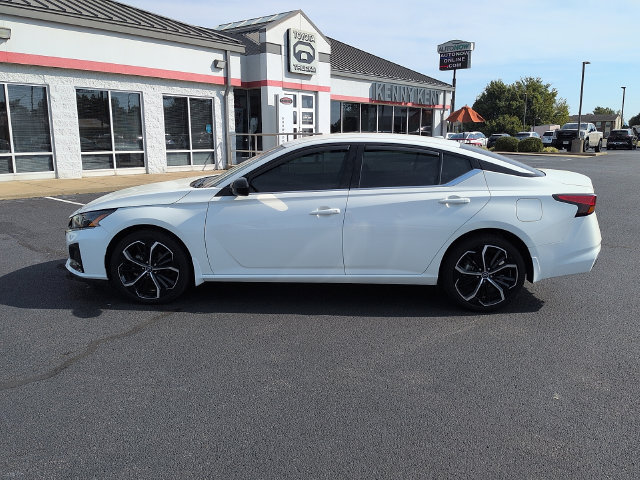 Used 2025 Nissan Altima 2.5 SR AWD/4WD image 4