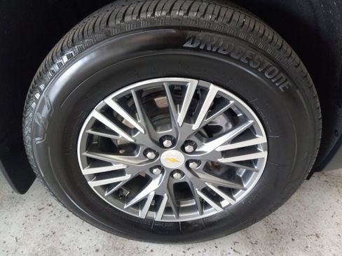Used 2024 Chevrolet Traverse LT w/ LPO, Floor Liner Package FWD image 4
