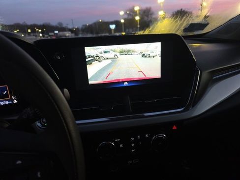 Used 2025 Chevrolet Trax LT image 18