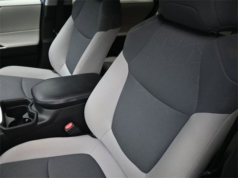 Used 2019 Toyota RAV4 XLE image 19