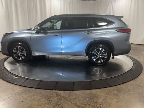 Used 2021 Toyota Highlander XLE image 7