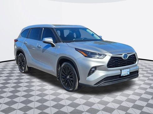 Used 2022 Toyota Highlander XLE image 8