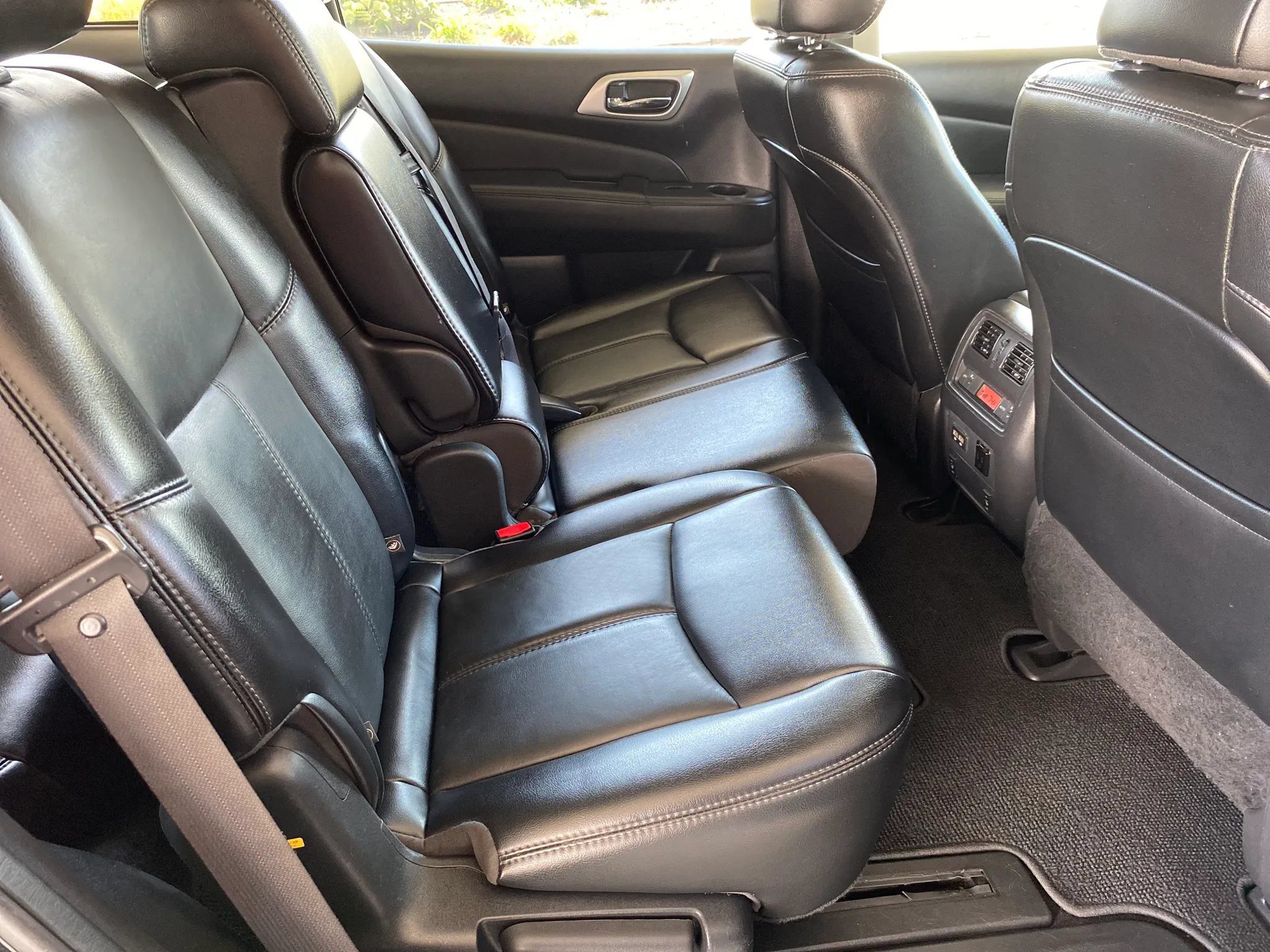 Used 2017 Nissan Pathfinder SL w/ SL Tech Package AWD/4WD image 11