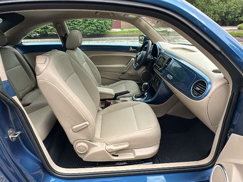 Used 2019 Volkswagen Beetle 2.0T SE FWD image 24