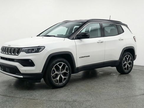 Used 2025 Jeep Compass Limited image 3