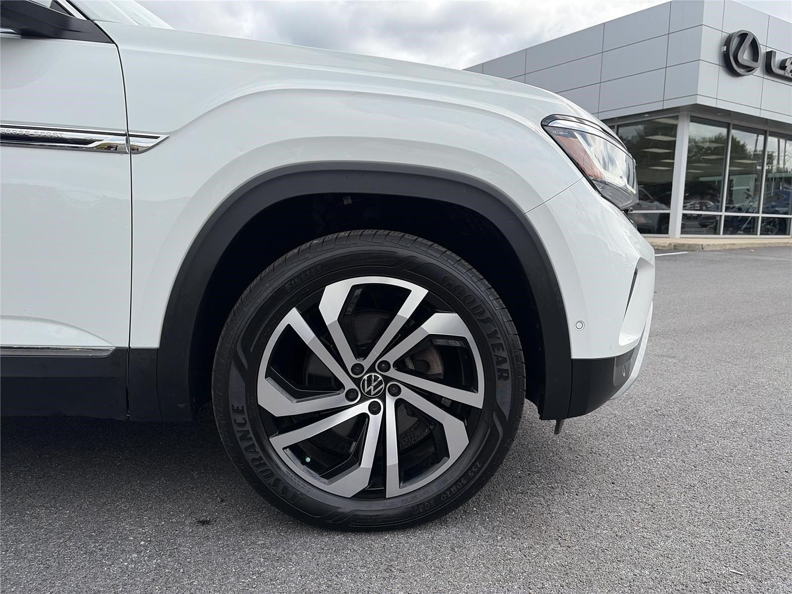 Used 2021 Volkswagen Atlas Cross Sport SEL Premium AWD/4WD image 16