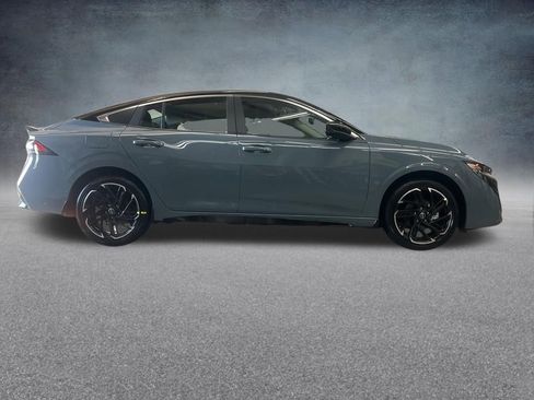 New 2026 Nissan Sentra SR w/ Floor Mat Package FWD image 7