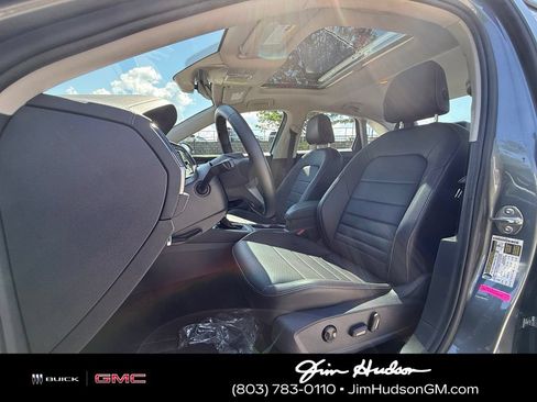 Used 2024 Volkswagen Jetta SE FWD image 6