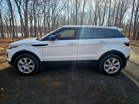 Used 2017 Land Rover Range Rover Evoque SE image 8