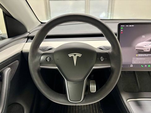 Used 2023 Tesla Model Y Performance AWD/4WD image 22