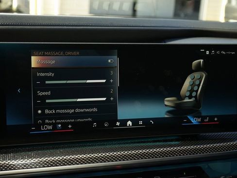 Used 2023 BMW 740i image 19