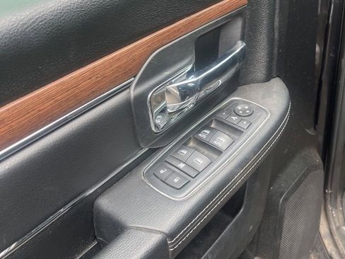 Used 2017 RAM 1500 Laramie w/ Convenience Group AWD/4WD image 12