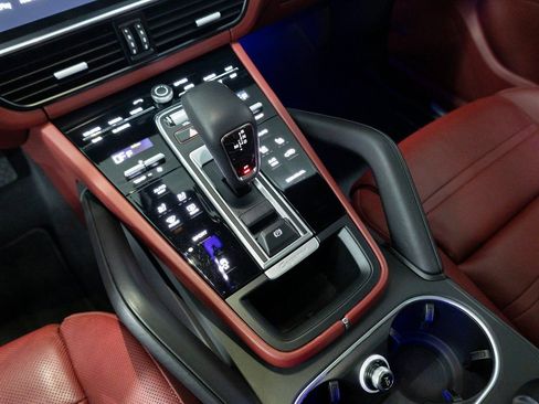 Certified 2023 Porsche Cayenne Base image 15