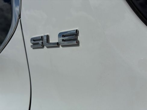 Used 2017 GMC Acadia SLE FWD image 24