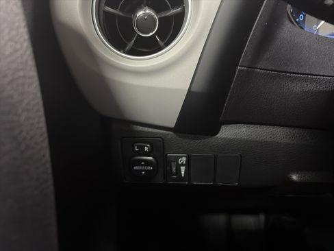 Used 2018 Toyota Corolla LE image 16