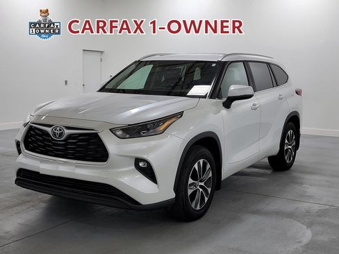 Used 2023 Toyota Highlander XLE AWD/4WD image 4