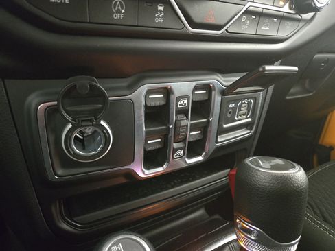 Used 2021 Jeep Wrangler Unlimited Sport image 27