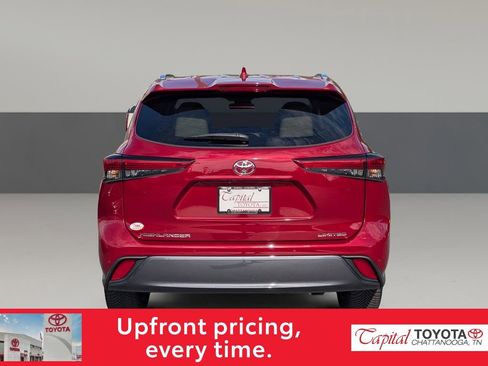 Used 2023 Toyota Highlander Limited FWD image 6