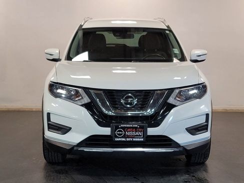 Used 2019 Nissan Rogue SV image 3