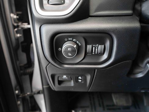 Used 2019 RAM 1500 Big Horn AWD/4WD image 11