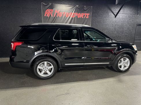 Used 2016 Ford Explorer XLT w/ Equipment Group 202A image 6