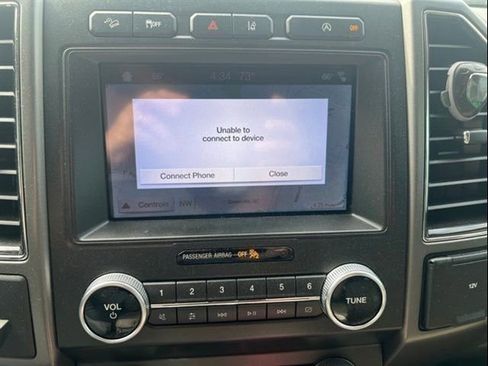 Used 2019 Ford Expedition XLT w/ Equipment Group 202A AWD/4WD image 38