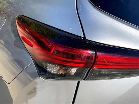 Used 2023 Toyota Highlander LE image 27