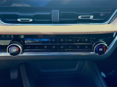 Used 2025 Chevrolet Equinox ACTIV w/ Safety and Technology Package image 14